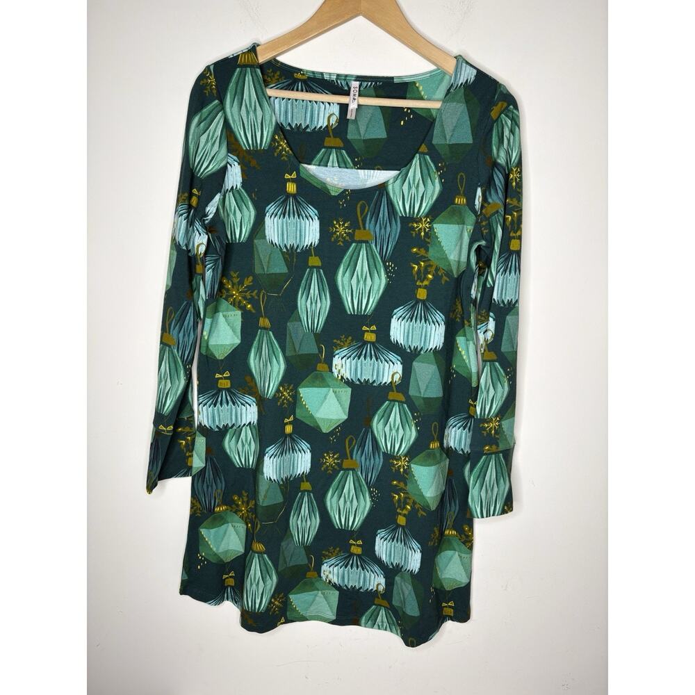 Soma Women Size M Sleep Dress Nightgown Ornaments Snowflakes Green Round Neck